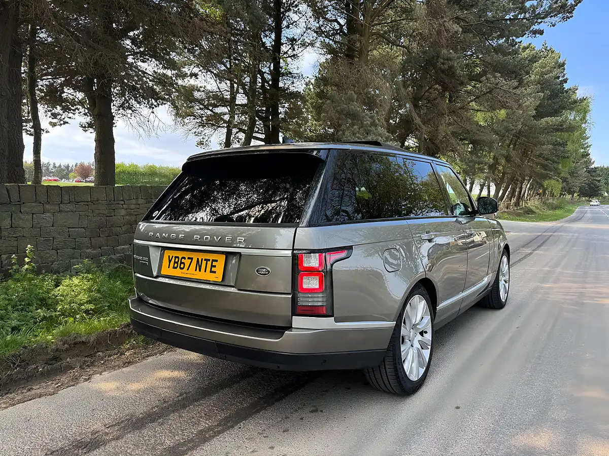 Used 2018 Land Rover Range Rover Vogue Se Silver - Interior and Exterior details 11