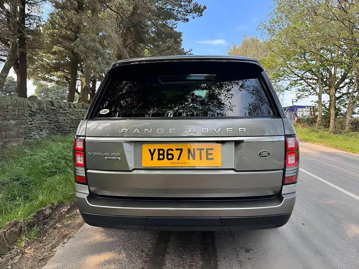 Used 2018 Land Rover Range Rover Vogue Se Silver - Interior and Exterior details 12