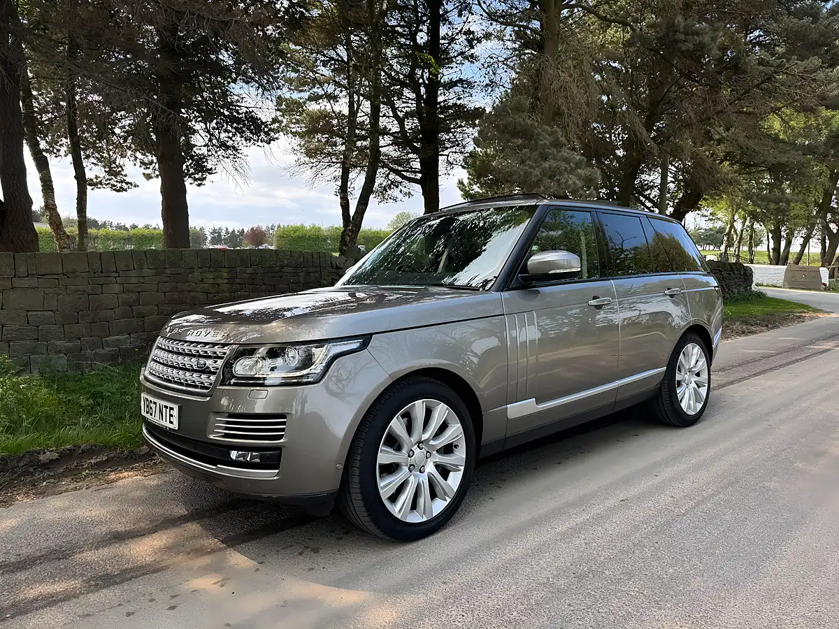 Used 2018 Land Rover Range Rover Vogue Se Silver - Interior and Exterior details 15
