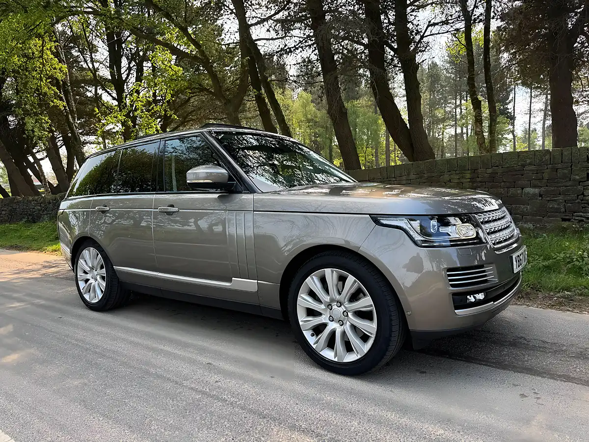 Used 2018 Land Rover Range Rover Vogue Se Silver - Interior and Exterior details 2