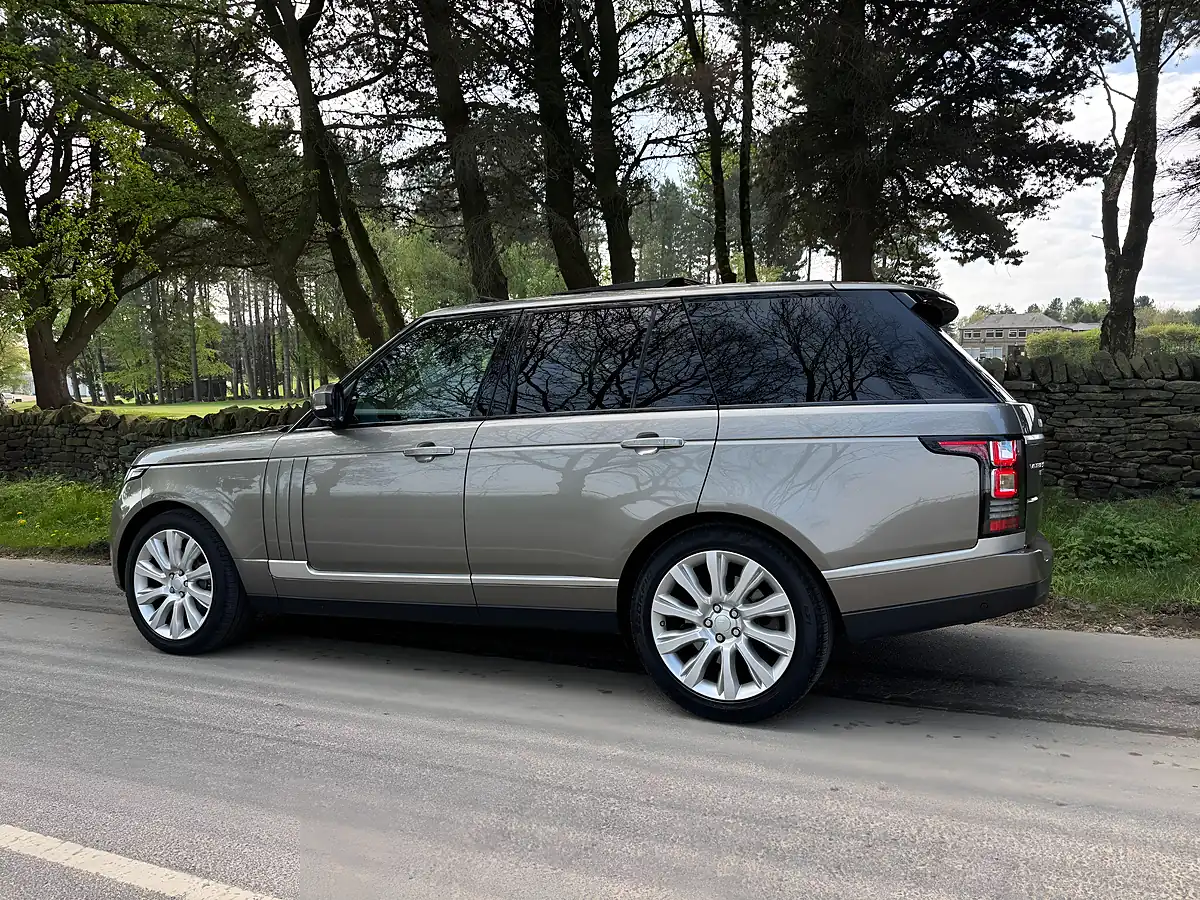 Used 2018 Land Rover Range Rover Vogue Se Silver - Interior and Exterior details 20