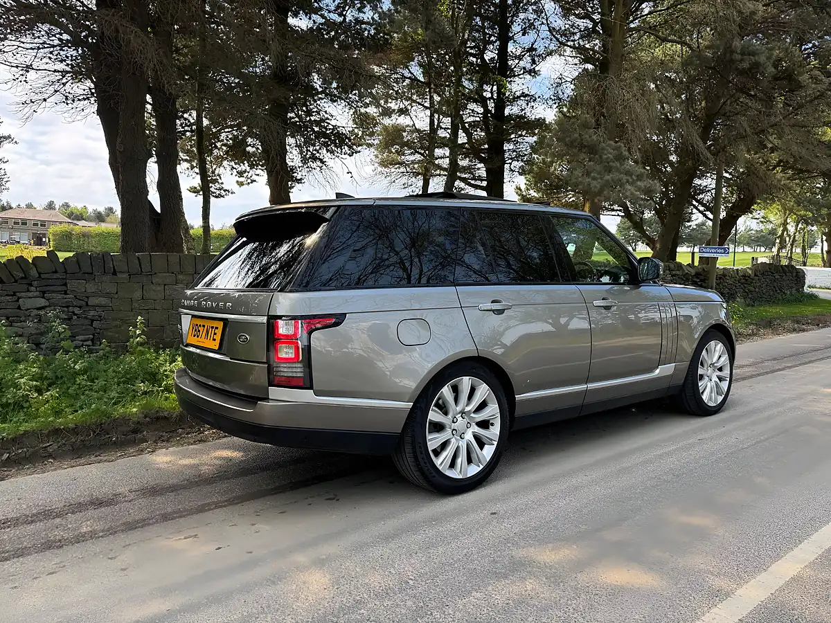 Used 2018 Land Rover Range Rover Vogue Se Silver - Interior and Exterior details 9