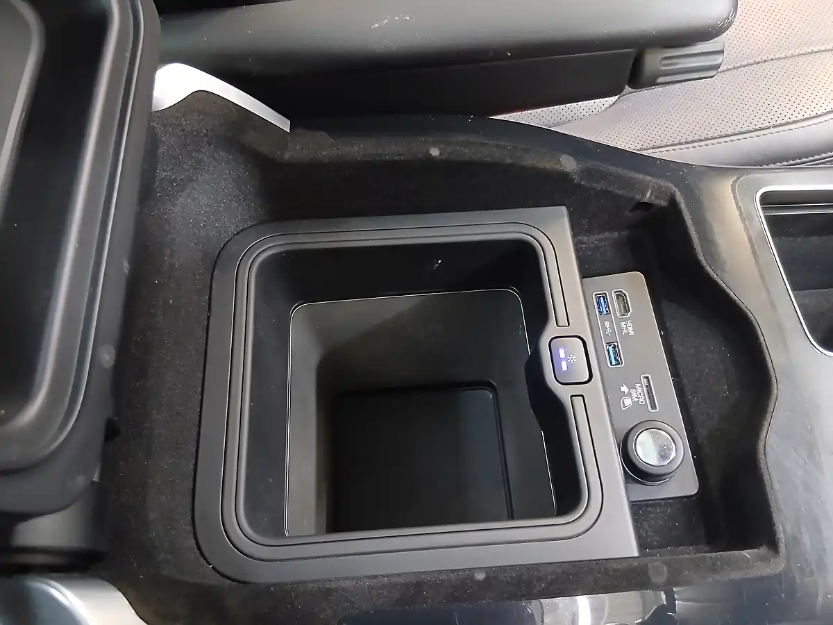 Used 2018 Land Rover Range Rover Vogue Silver - Interior and Exterior details 16