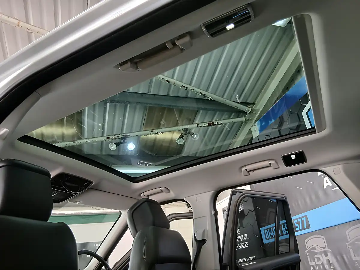 Used 2018 Land Rover Range Rover Vogue Silver - Interior and Exterior details 18