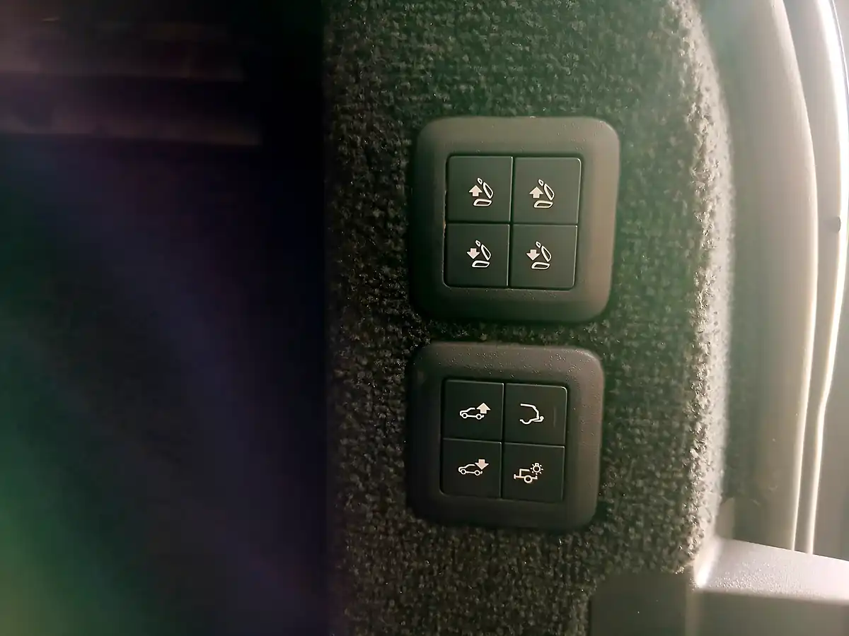 Used 2018 Land Rover Range Rover Vogue Silver - Interior and Exterior details 20