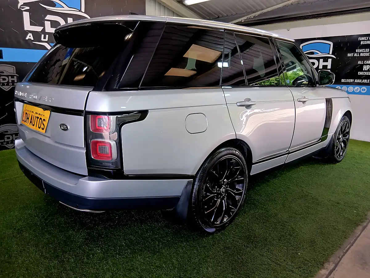 Used 2018 Land Rover Range Rover Vogue Silver - Interior and Exterior details 3