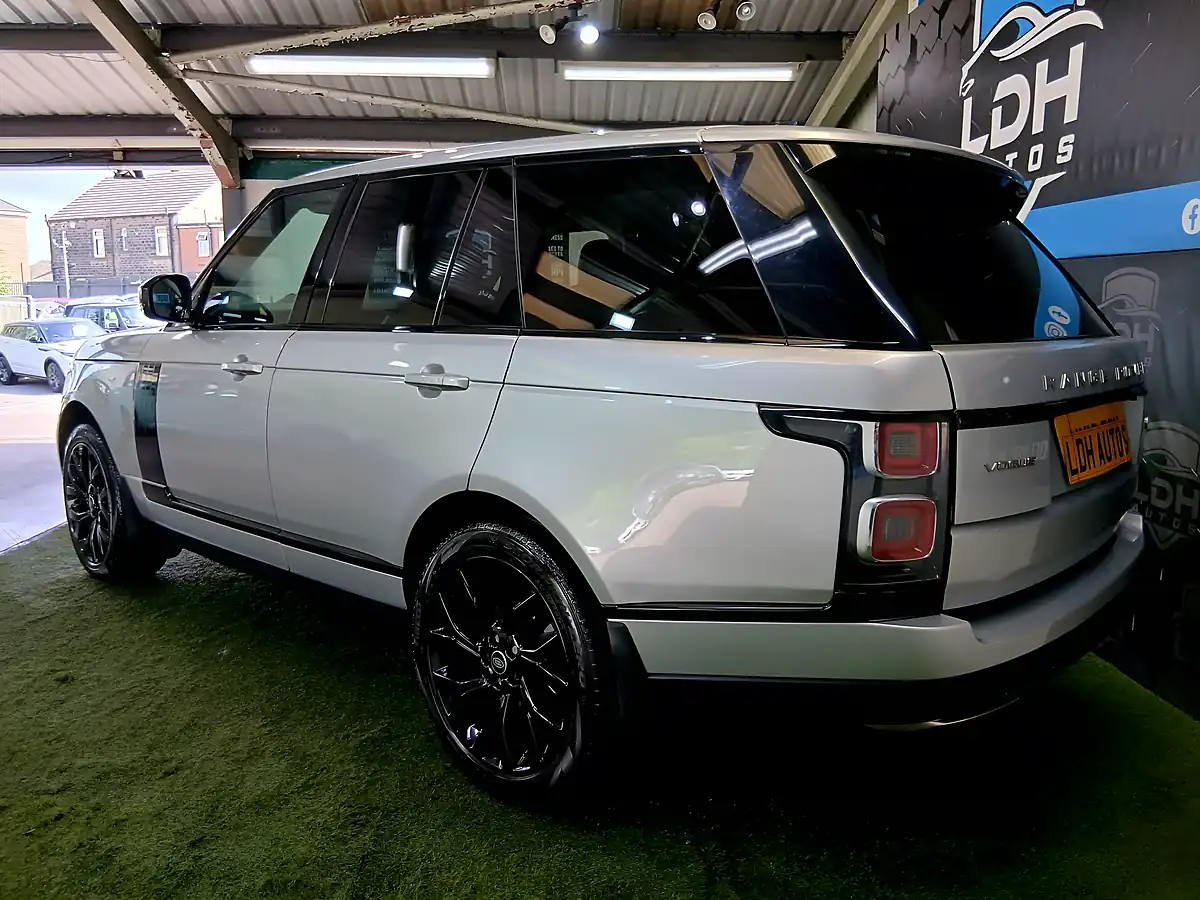Used 2018 Land Rover Range Rover Vogue Silver - Interior and Exterior details 6