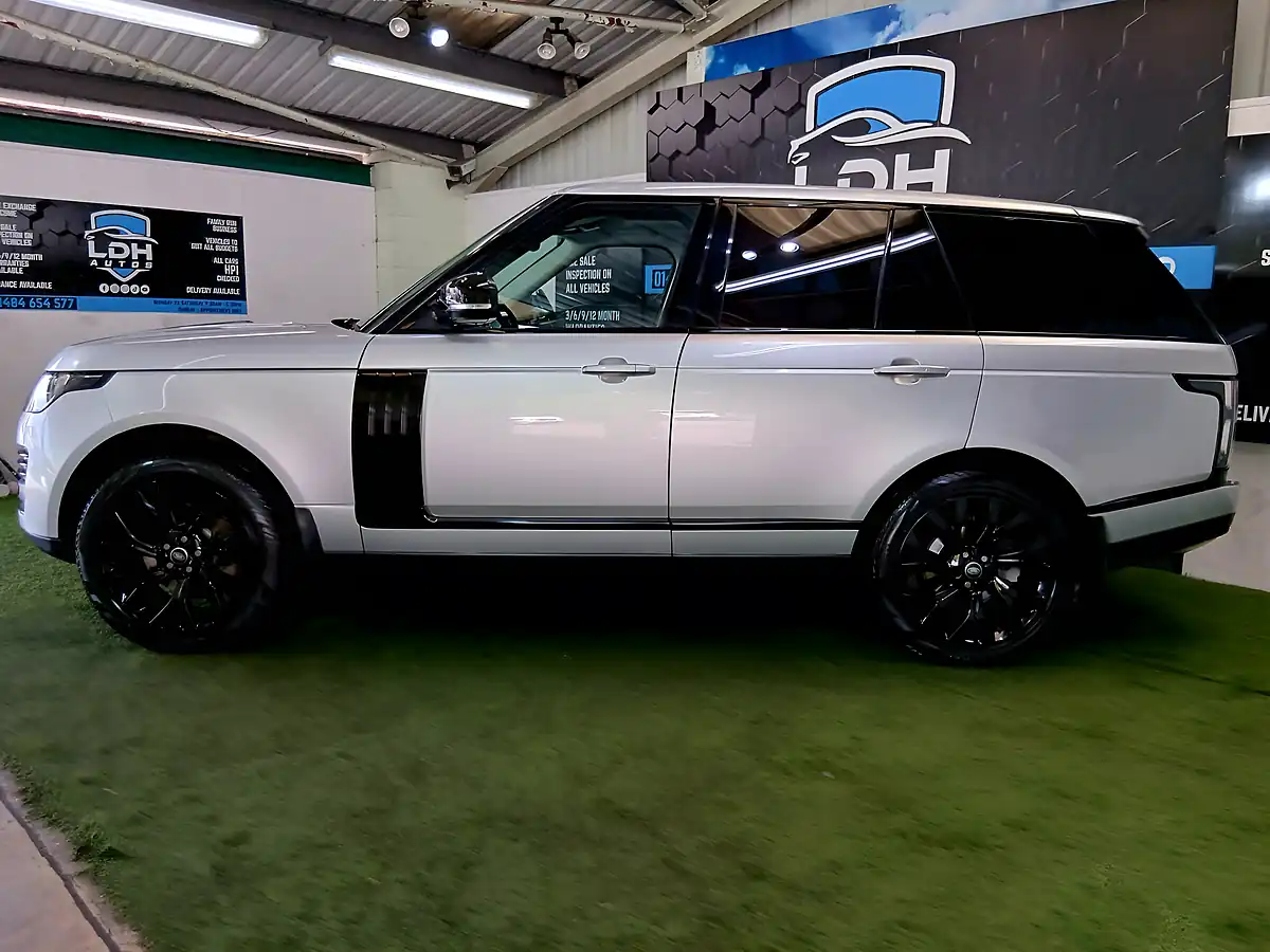 Used 2018 Land Rover Range Rover Vogue Silver - Interior and Exterior details 7