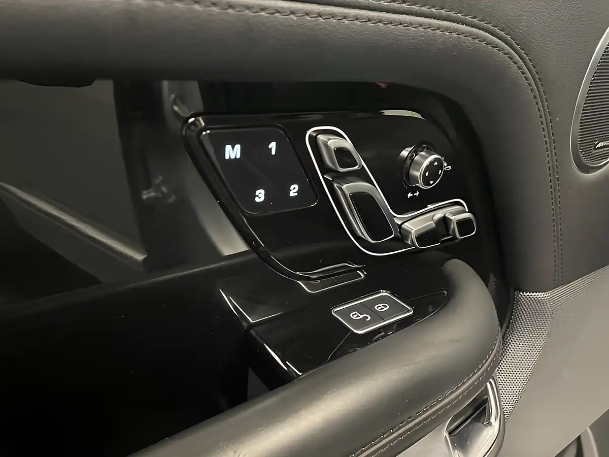 Used 2018 Land Rover Range Rover Vogue Silver - Interior and Exterior details 11