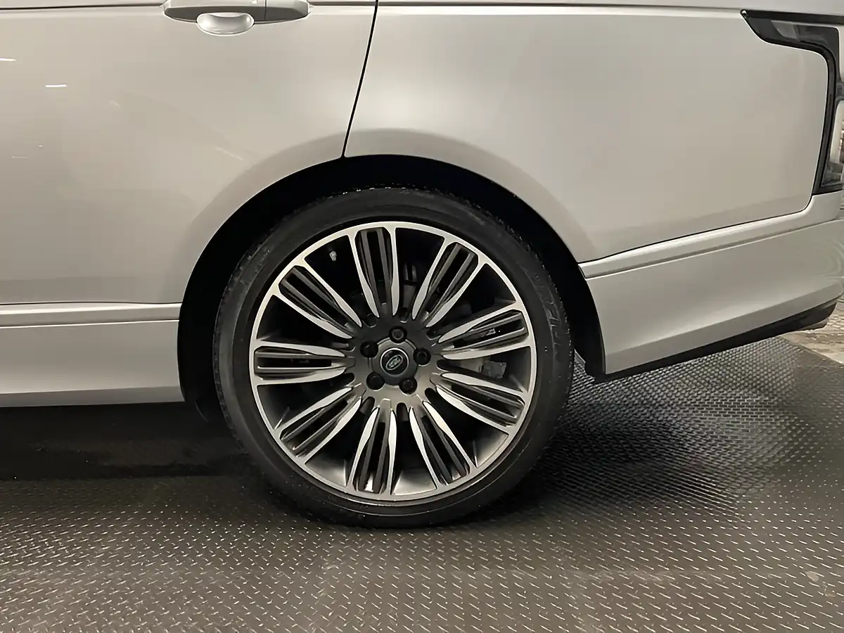 Used 2018 Land Rover Range Rover Vogue Silver - Interior and Exterior details 8