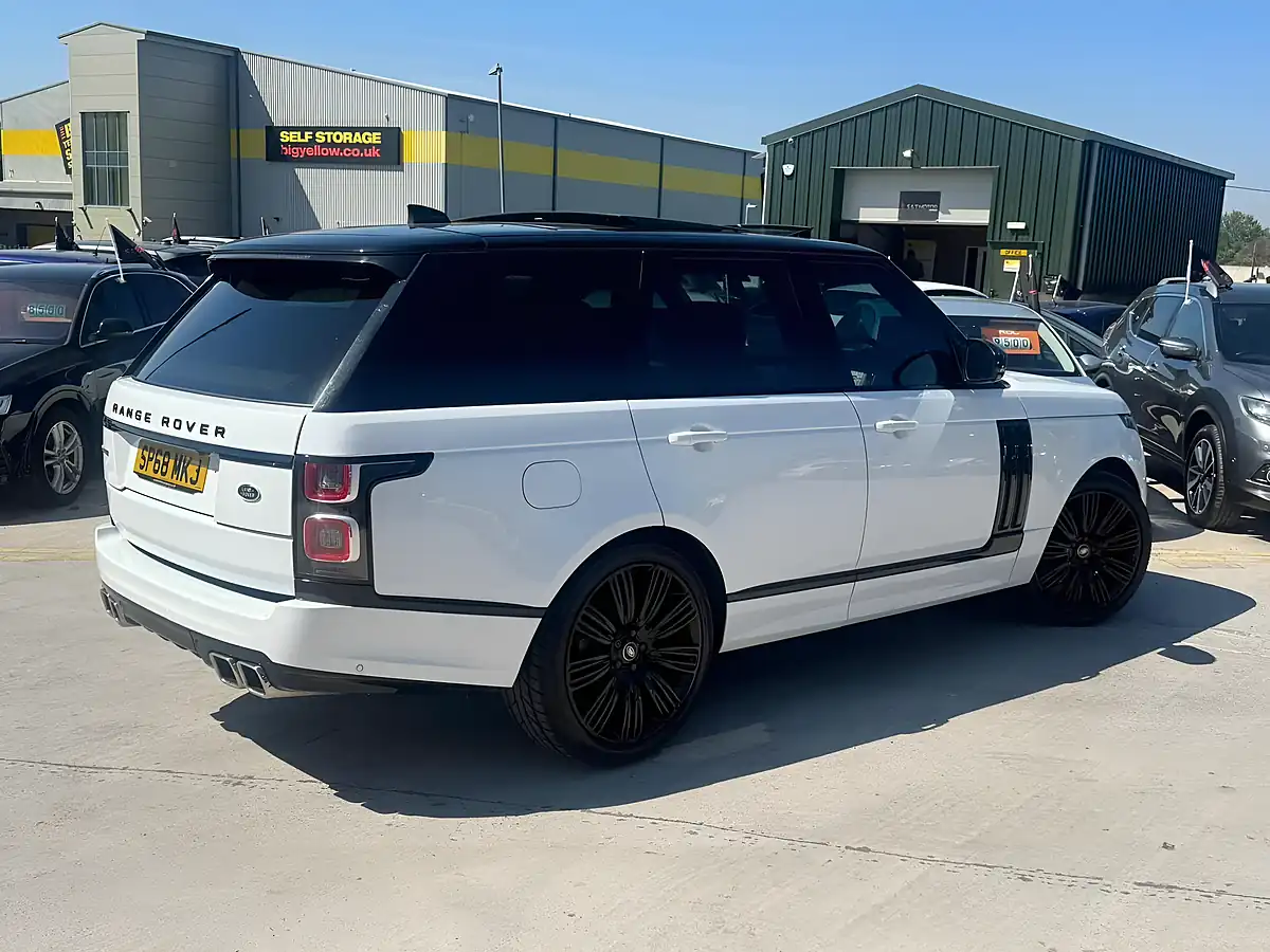Used 2018 Land Rover Range Rover Vogue White - Interior and Exterior details 10