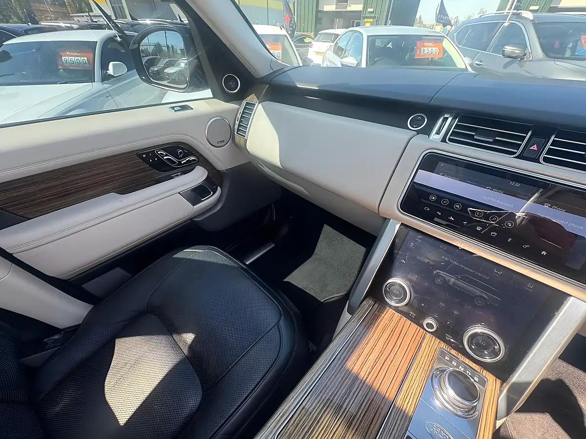 Used 2018 Land Rover Range Rover Vogue White - Interior and Exterior details 12