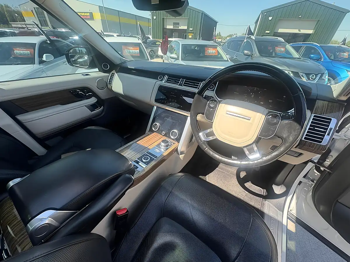 Used 2018 Land Rover Range Rover Vogue White - Interior and Exterior details 13