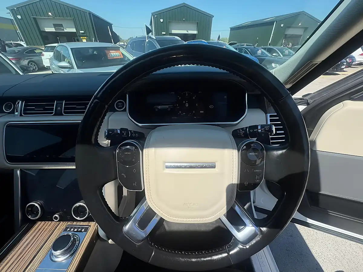 Used 2018 Land Rover Range Rover Vogue White - Interior and Exterior details 14