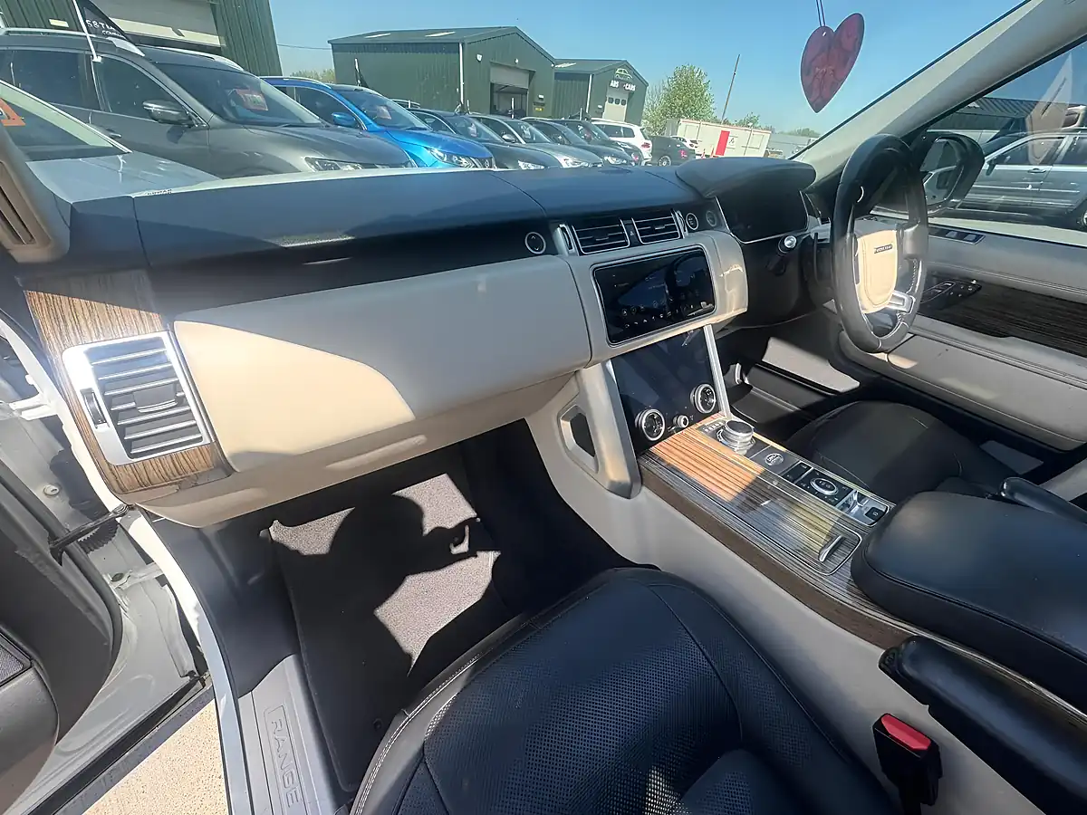 Used 2018 Land Rover Range Rover Vogue White - Interior and Exterior details 16