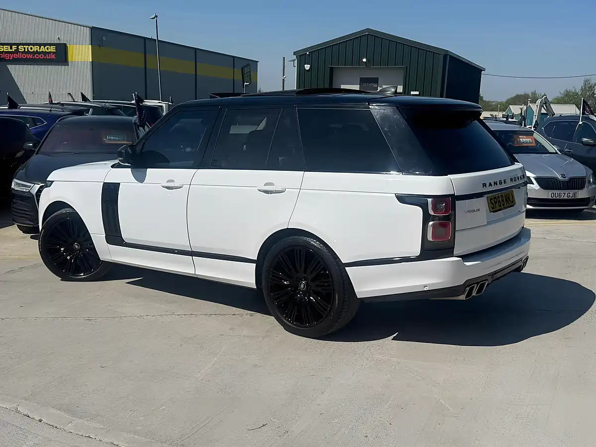 Used 2018 Land Rover Range Rover Vogue White - Interior and Exterior details 4