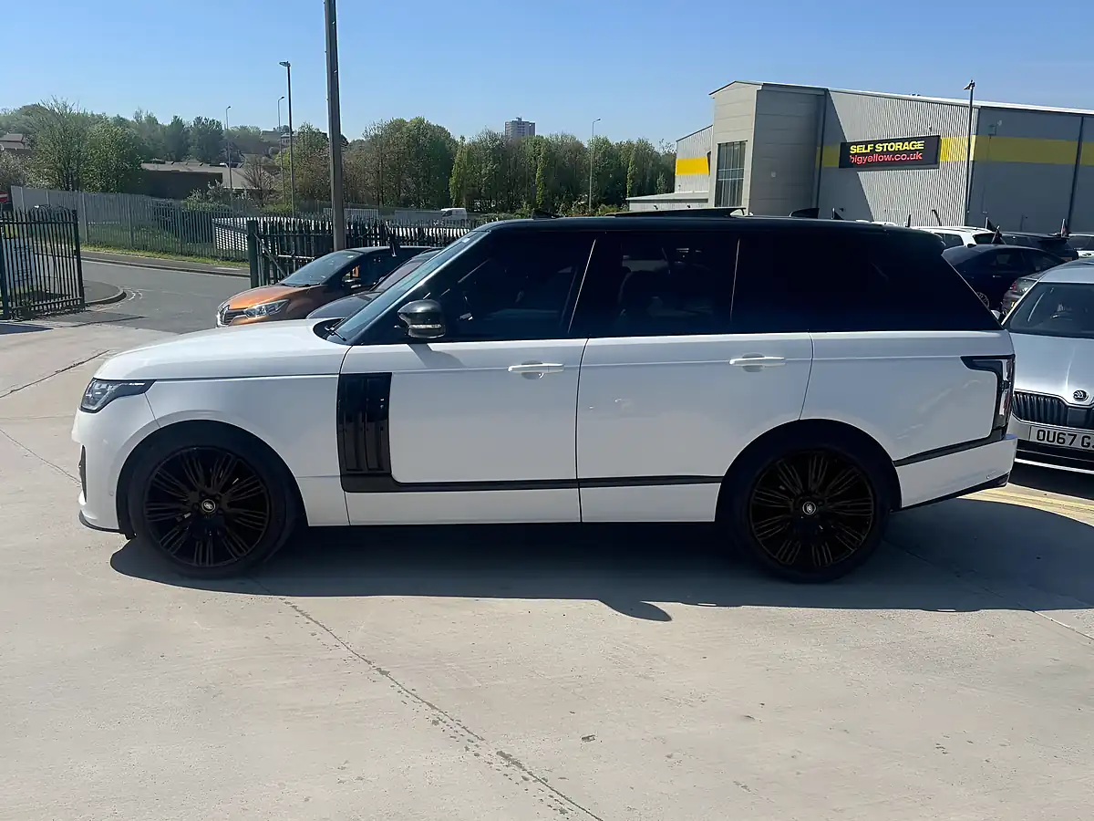 Used 2018 Land Rover Range Rover Vogue White - Interior and Exterior details 7
