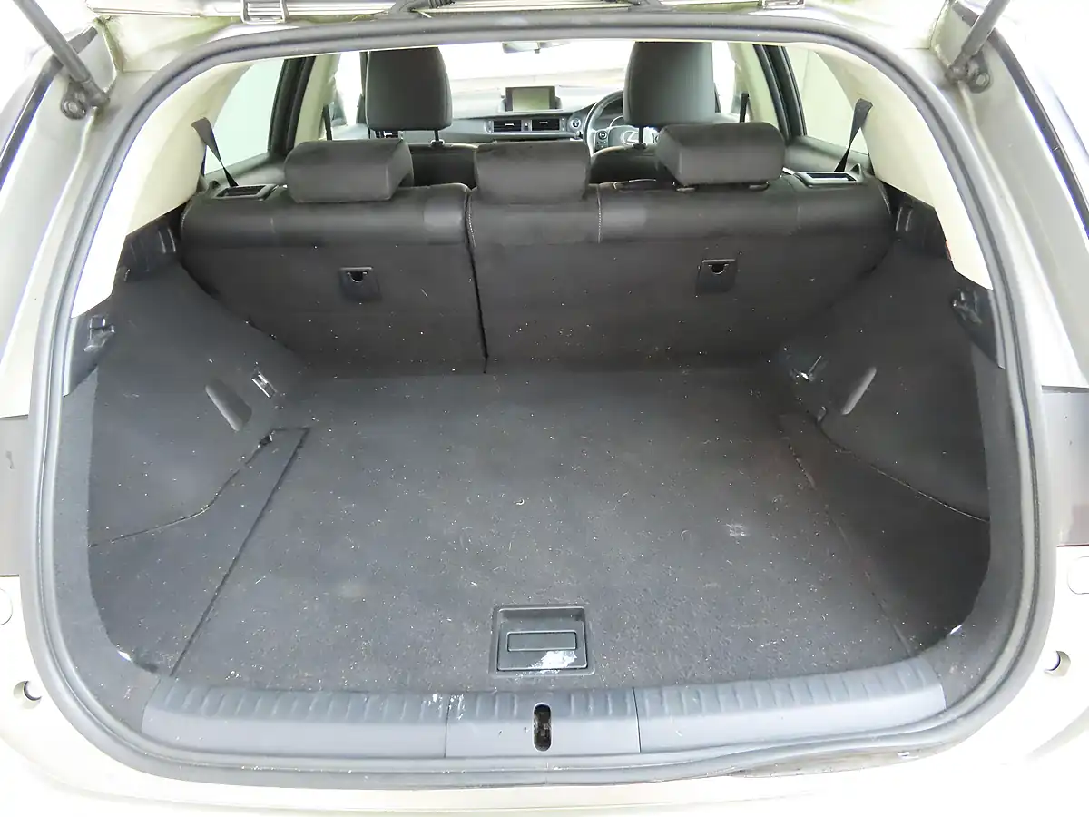 Used 2018 Lexus Ct Luxury Silver - Interior and Exterior details 12