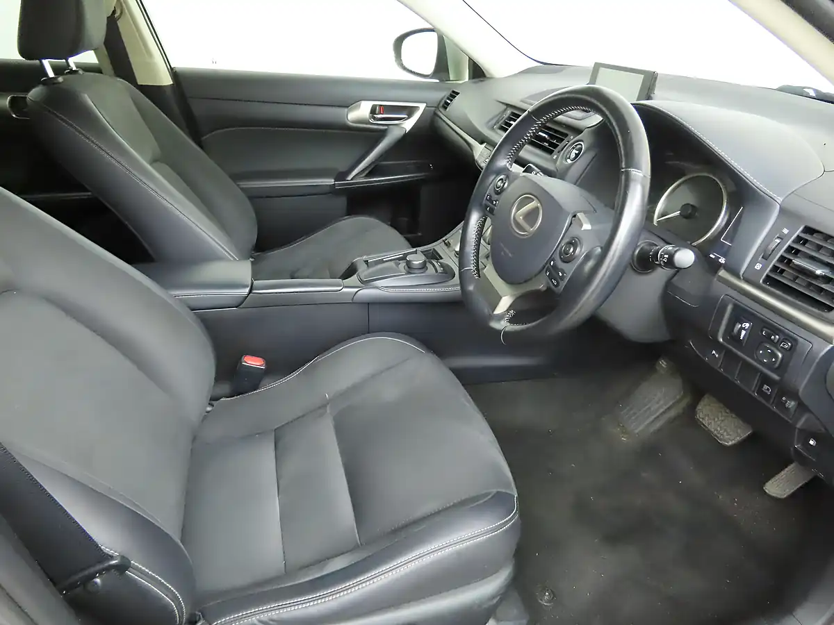 Used 2018 Lexus Ct Luxury Silver - Interior and Exterior details 8