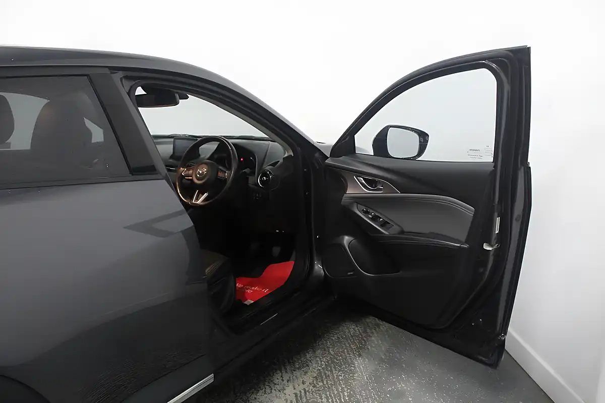 Used 2018 Mazda CX-3 Sport Nav+ Grey - Interior and Exterior details 12