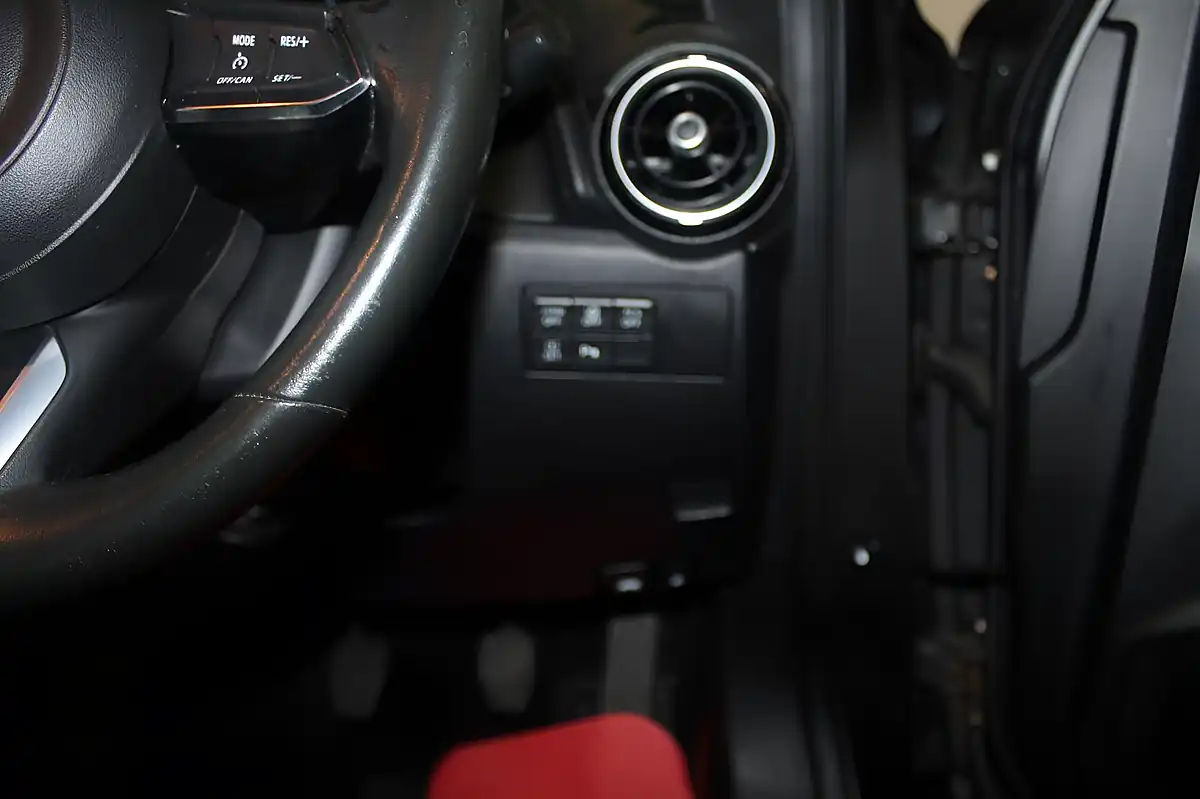 Used 2018 Mazda CX-3 Sport Nav+ Grey - Interior and Exterior details 17