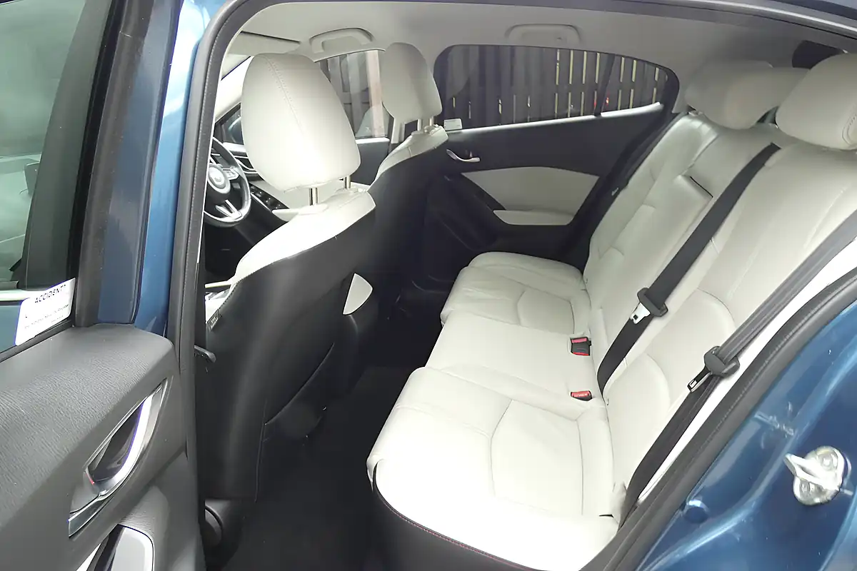 Used 2018 Mazda Mazda3 Sport Nav Blue - Interior and Exterior details 12