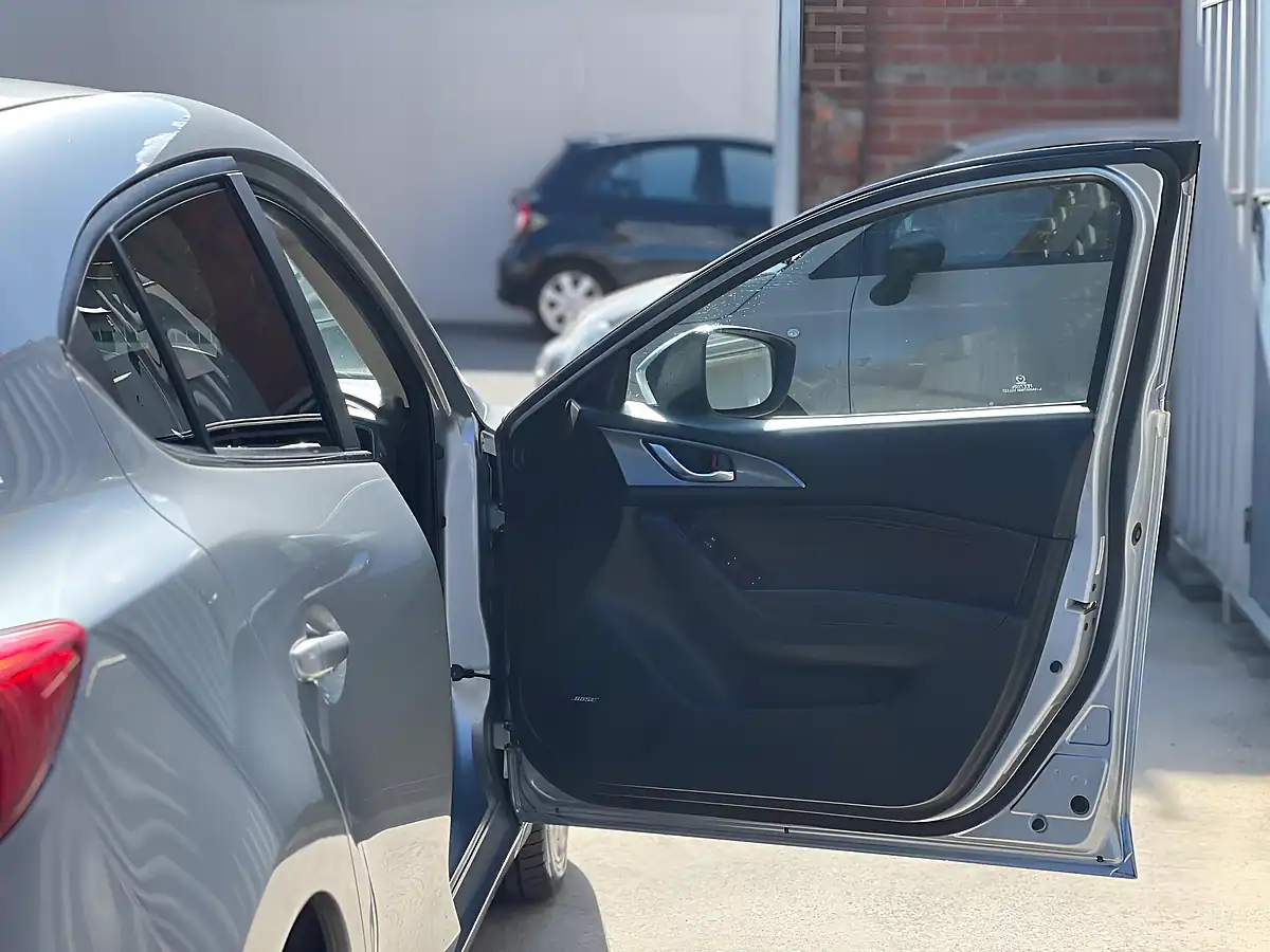 Used 2018 Mazda Mazda3 Sport Nav Silver - Interior and Exterior details 12