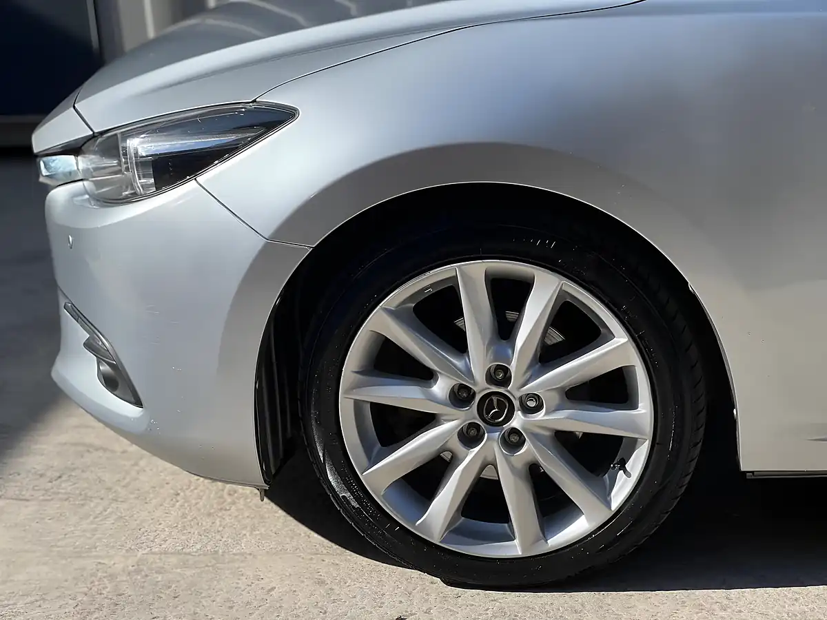 Used 2018 Mazda Mazda3 Sport Nav Silver - Interior and Exterior details 4