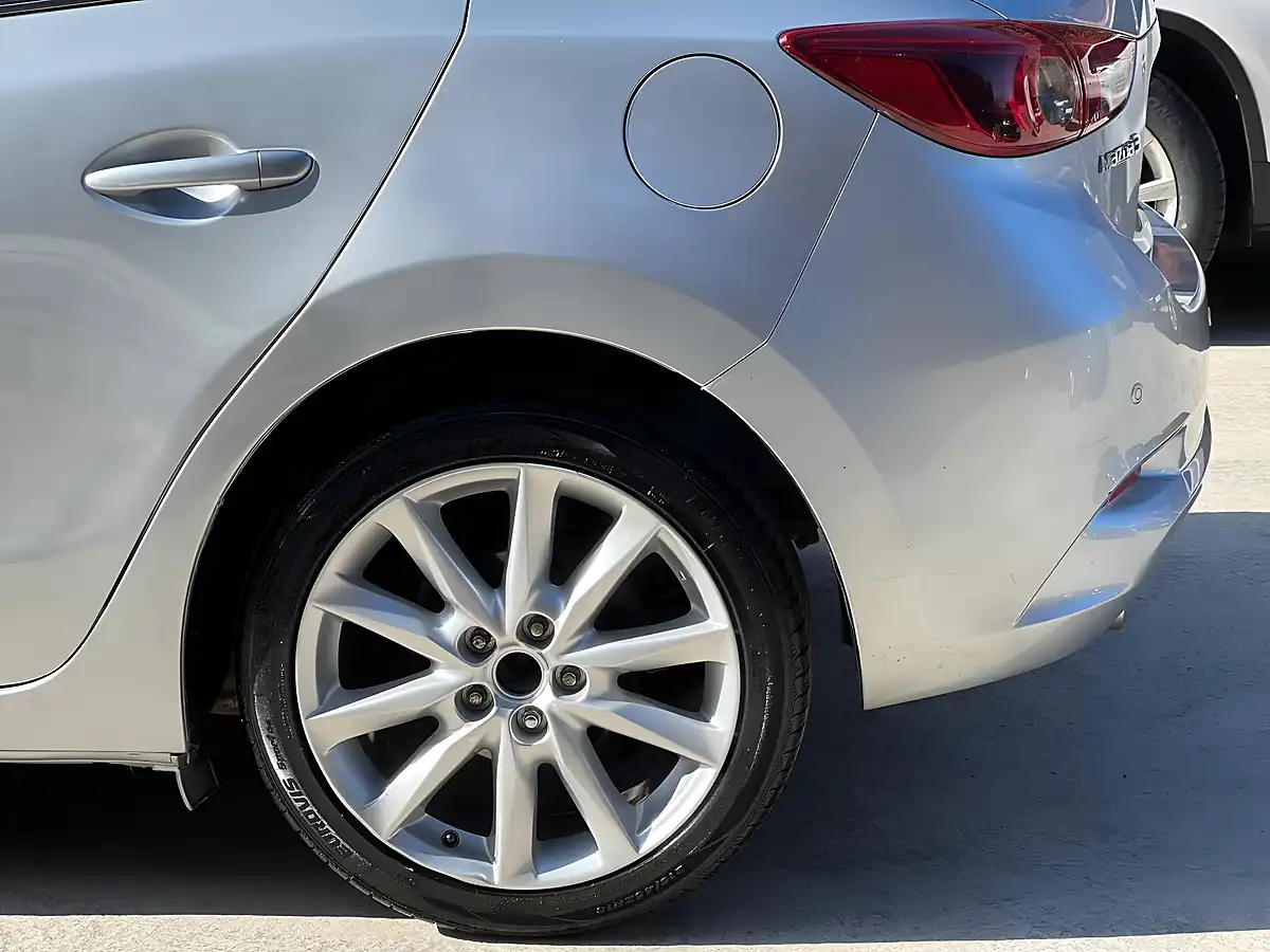Used 2018 Mazda Mazda3 Sport Nav Silver - Interior and Exterior details 5