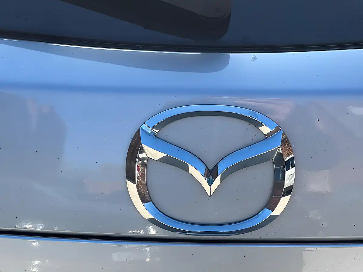 Used 2018 Mazda Mazda3 Sport Nav Silver - Interior and Exterior details 7