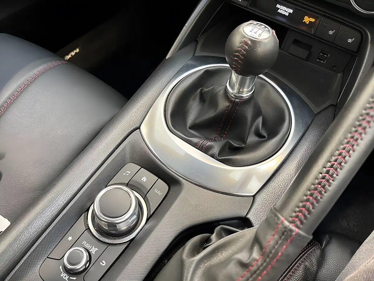 Used 2018 Mazda MX-5 Rf Sport Nav+ Red - Interior and Exterior details 12