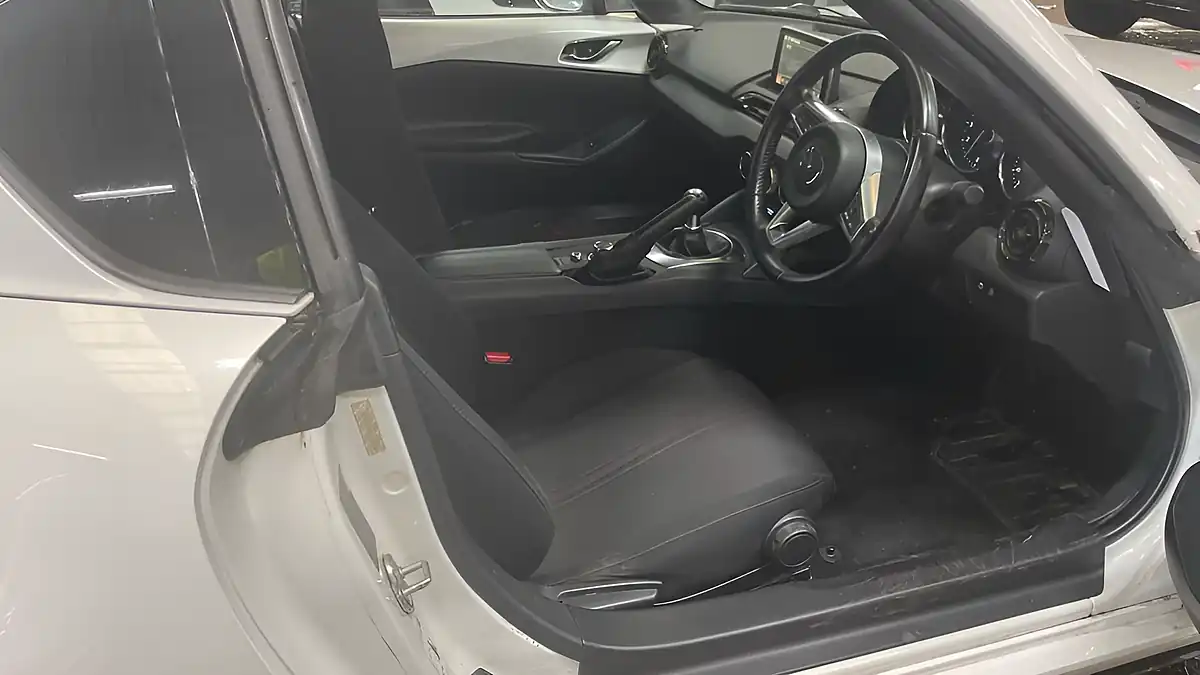 Used 2018 Mazda Mx 5 Se-L Nav White - Interior and Exterior details 17