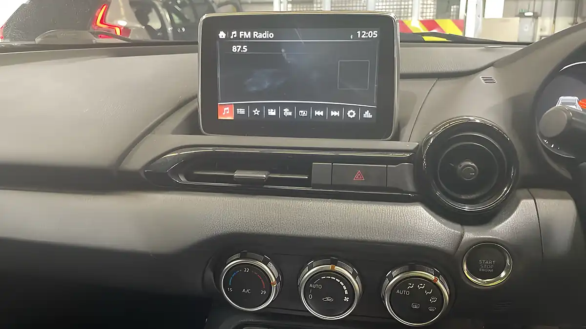Used 2018 Mazda Mx 5 Se-L Nav White - Interior and Exterior details 20