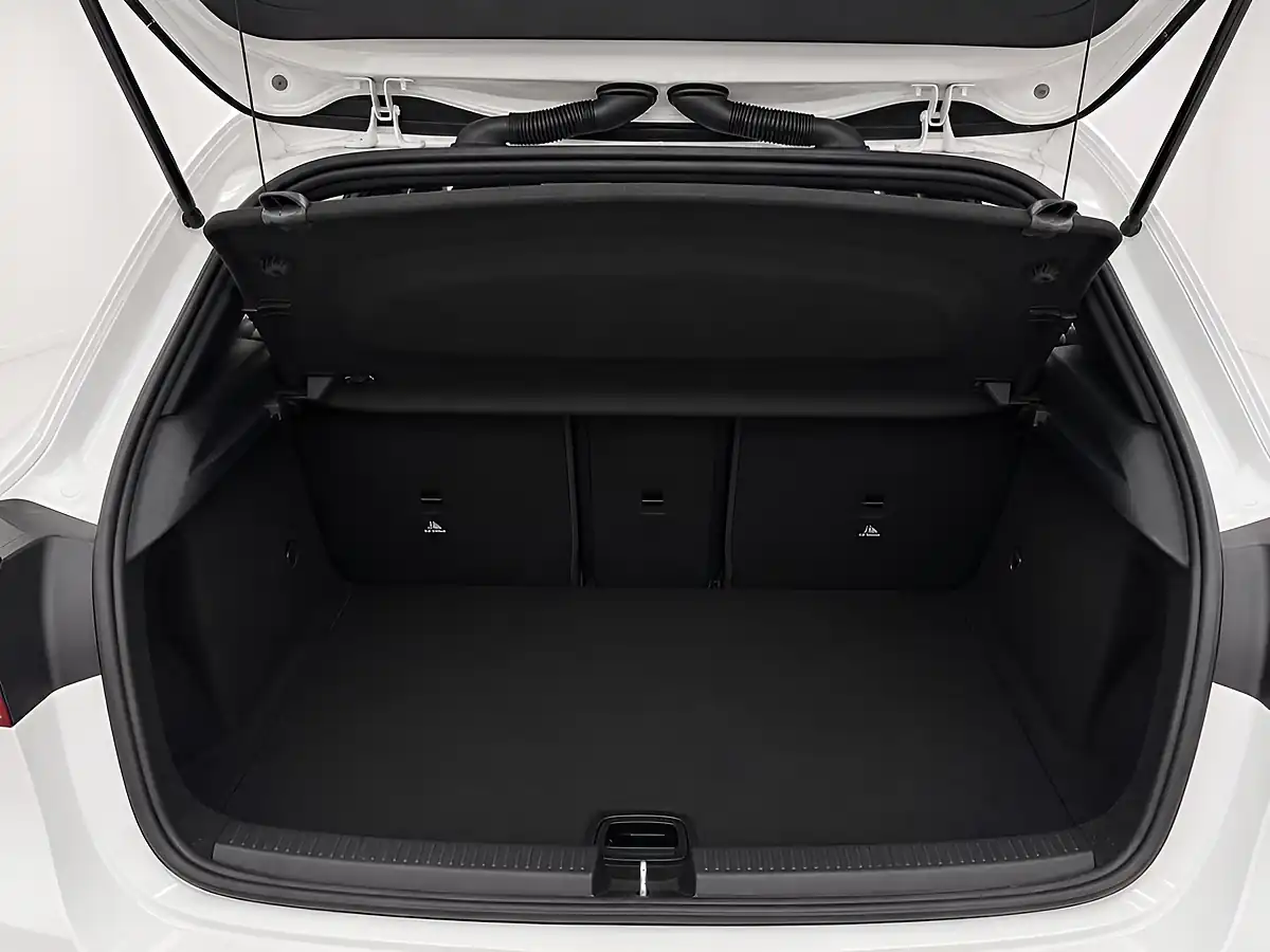 Used 2018 Mercedes-Benz a Class AMG Line (premium) White - Interior and Exterior details 13