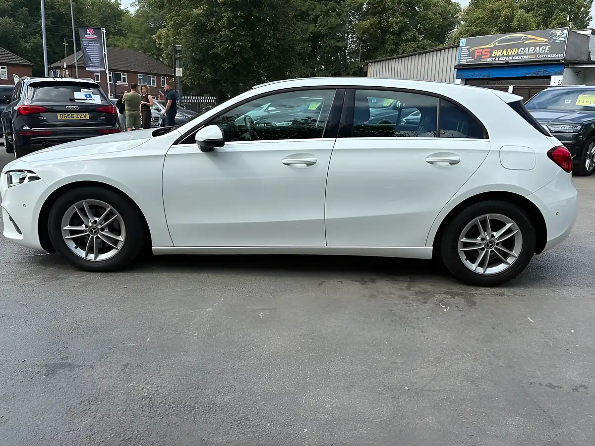 Used 2018 Mercedes-Benz a Class Se (executive) White - Interior and Exterior details 10