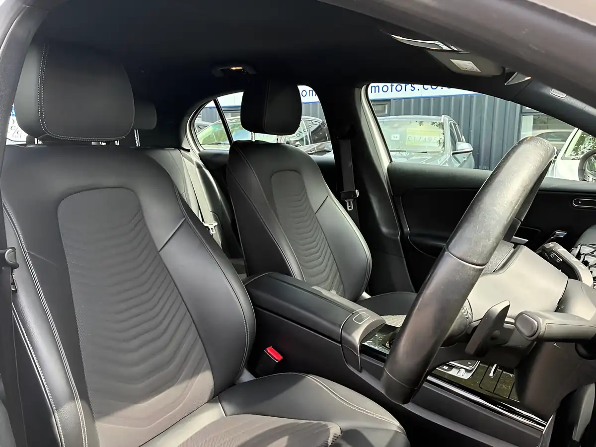Used 2018 Mercedes-Benz a Class Se (executive) White - Interior and Exterior details 11