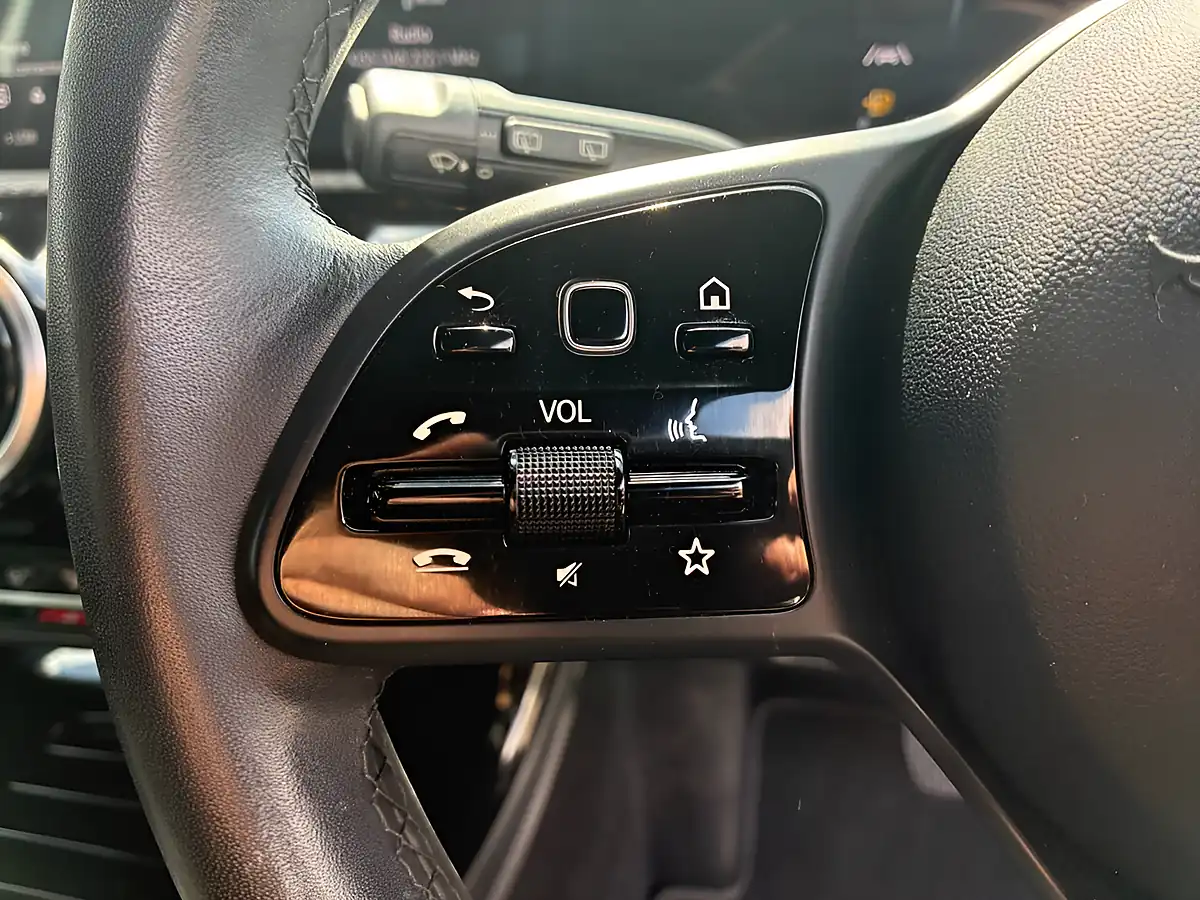 Used 2018 Mercedes-Benz a Class Se (executive) White - Interior and Exterior details 12