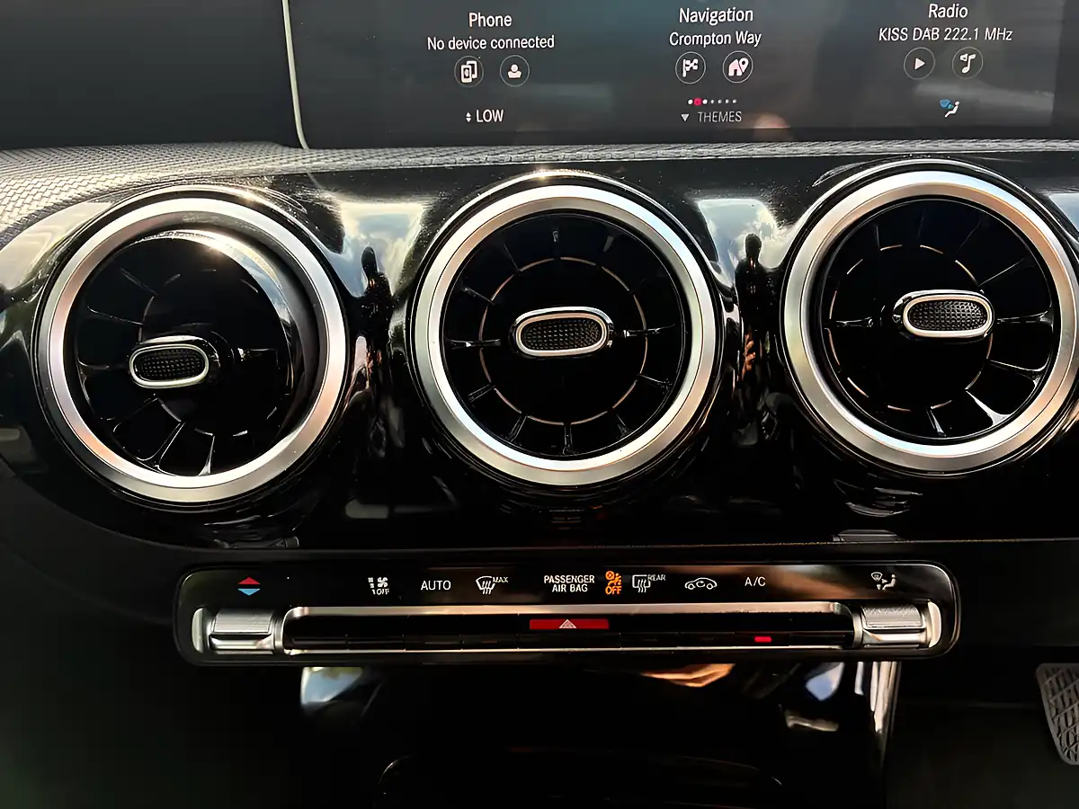 Used 2018 Mercedes-Benz a Class Se (executive) White - Interior and Exterior details 14