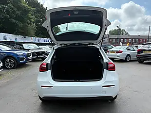 Used 2018 Mercedes-Benz a Class Se (executive) White - Interior and Exterior details 9