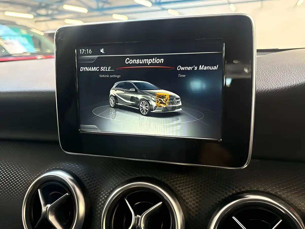 Used 2018 Mercedes-Benz a Class Se (executive) White - Interior and Exterior details 17