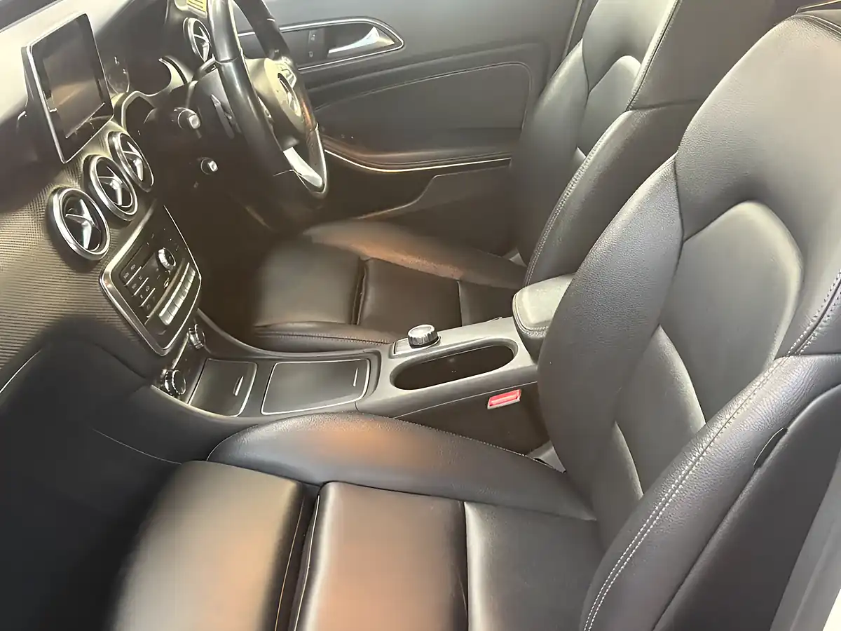Used 2018 Mercedes-Benz a Class Se (executive) White - Interior and Exterior details 19
