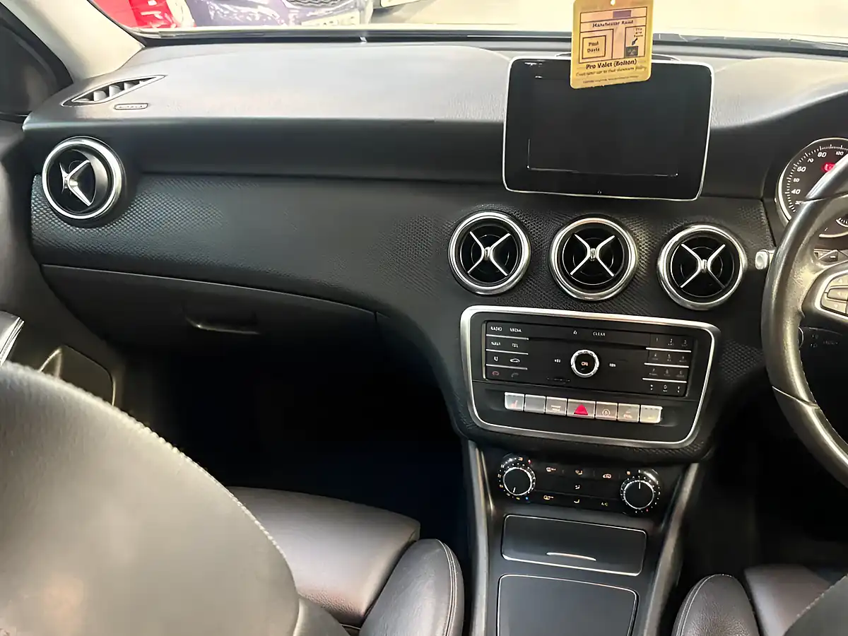 Used 2018 Mercedes-Benz a Class Se (executive) White - Interior and Exterior details 20