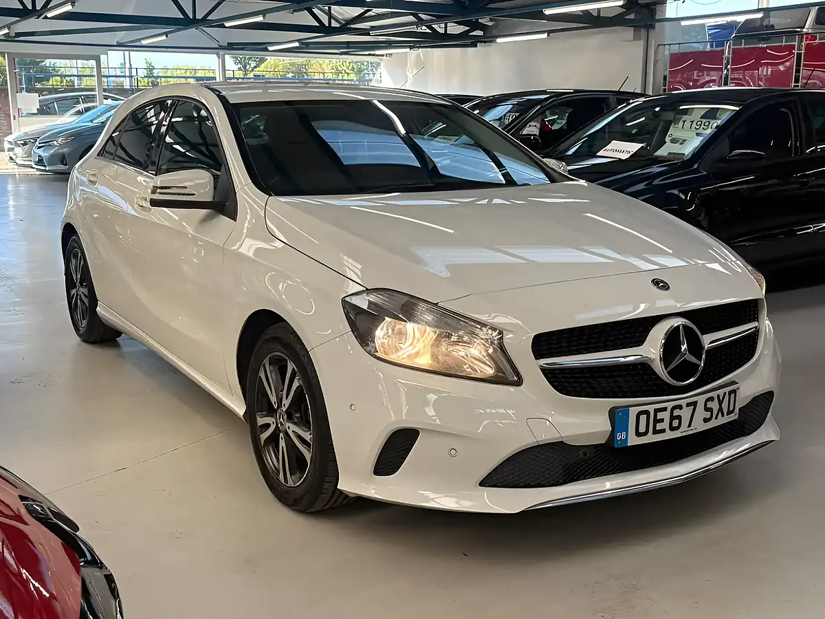 Used 2018 Mercedes-Benz a Class Se (executive) White - Interior and Exterior details 4