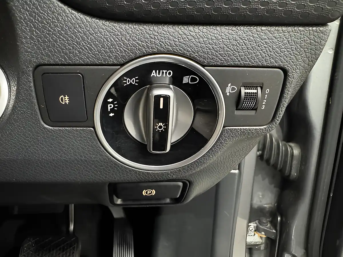 Used 2018 Mercedes-Benz a Class Se Grey - Interior and Exterior details 11