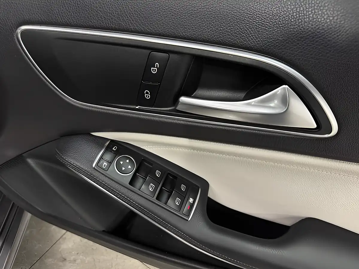 Used 2018 Mercedes-Benz a Class Se Grey - Interior and Exterior details 14