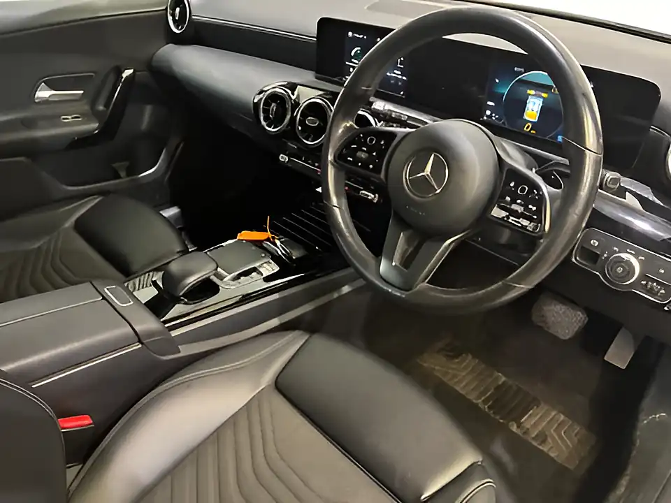 Used 2018 Mercedes-Benz a Class Se White - Interior and Exterior details 3