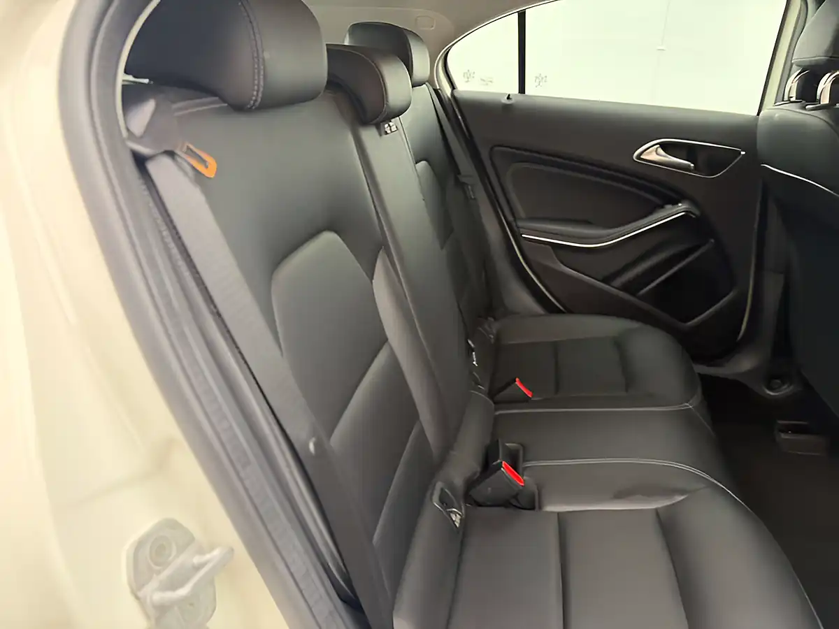 Used 2018 Mercedes-Benz a Class Sport Executive Cirrus White - Interior and Exterior details 11