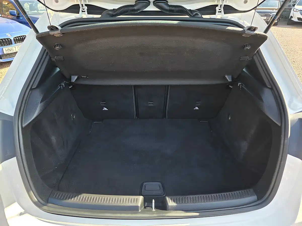 Used 2018 Mercedes-Benz a Class Sport (executive) Polar White - Interior and Exterior details 13