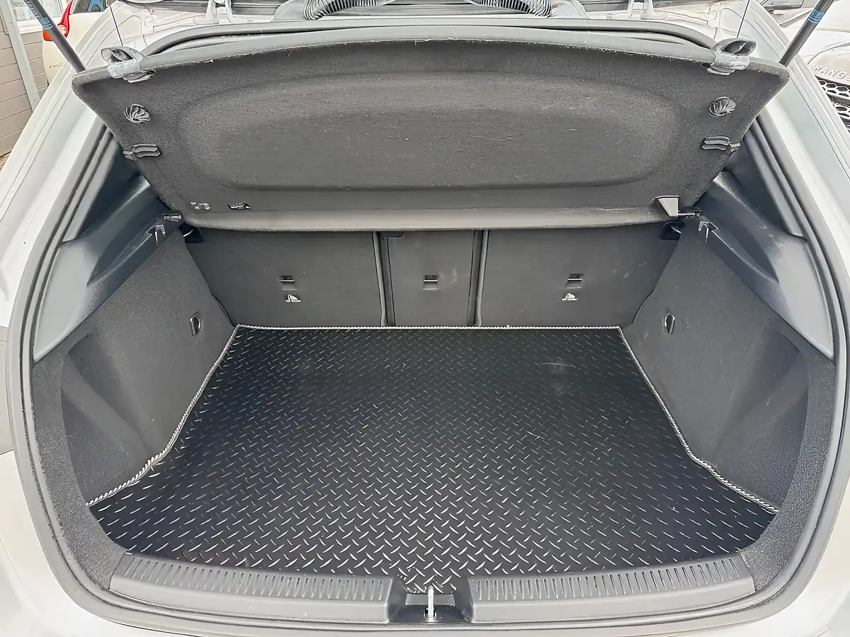 Used 2018 Mercedes-Benz a Class Sport (executive) Silver - Interior and Exterior details 20
