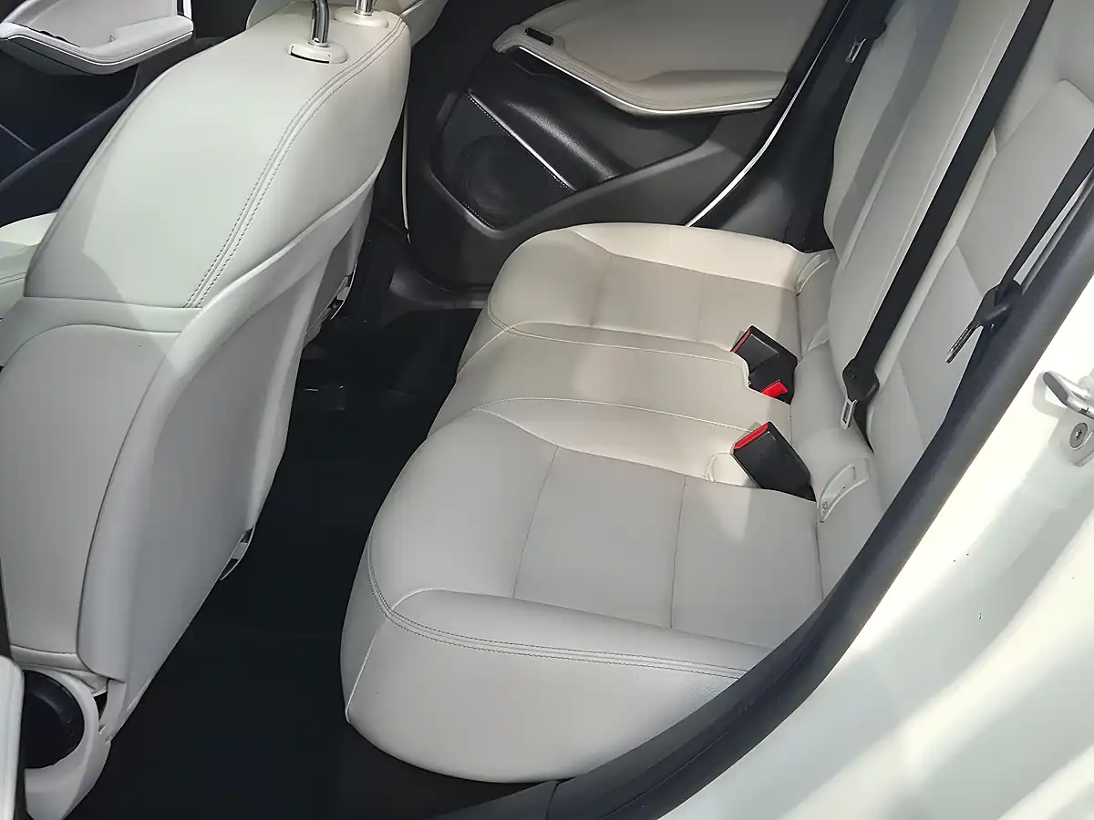 Used 2018 Mercedes-Benz a Class Sport (executive) White - Interior and Exterior details 14